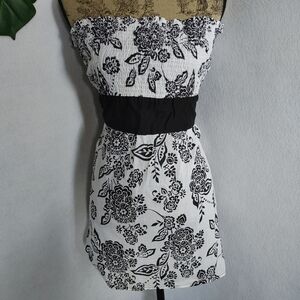 She's Cool Strapless Top